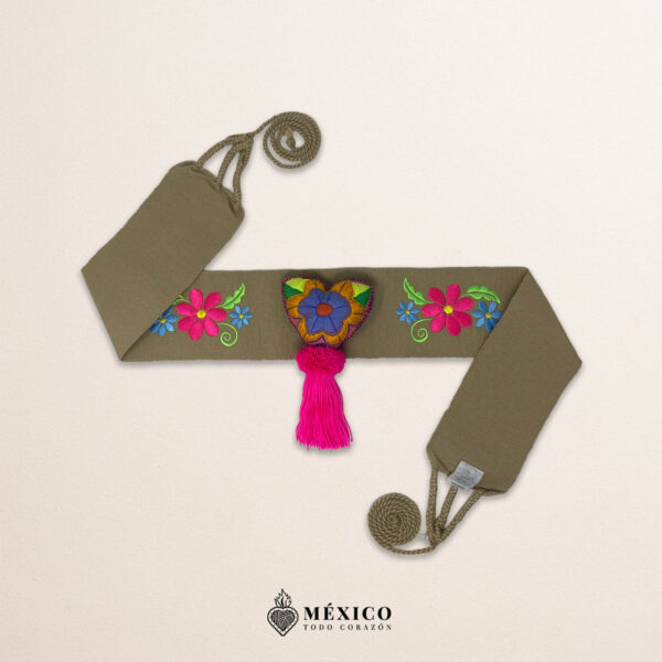 Beige waist belt featuring floral embroidery and a heart embellishment in felt appliqué