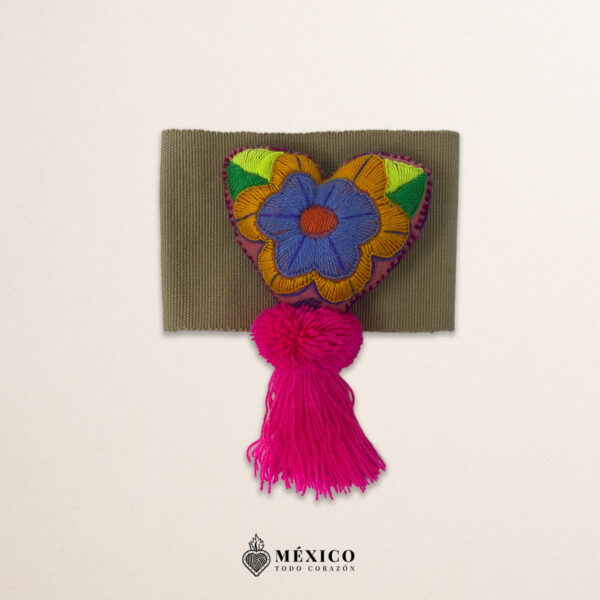 Beige waist belt featuring floral embroidery and a heart embellishment in felt appliqué