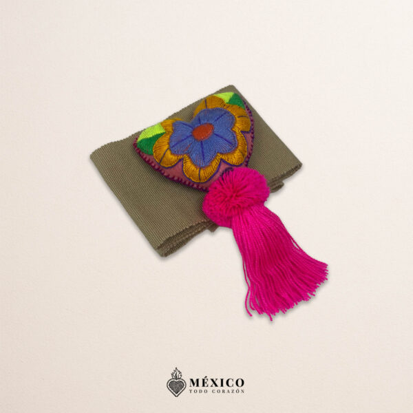 Beige waist belt featuring floral embroidery and a heart embellishment in felt appliqué