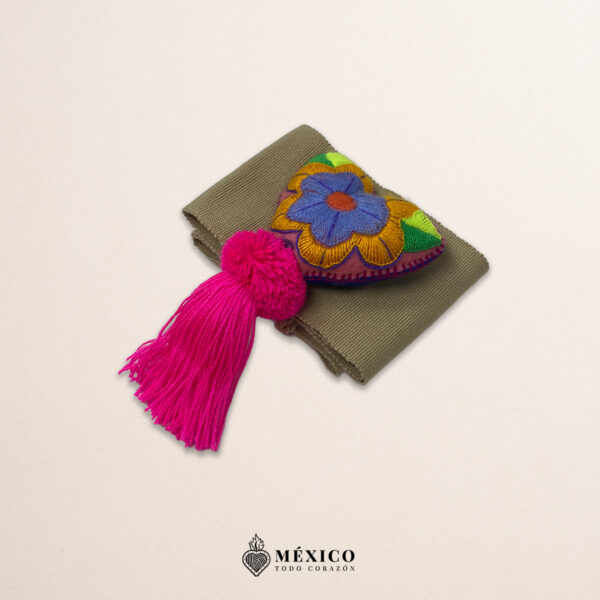Beige waist belt featuring floral embroidery and a heart embellishment in felt appliqué