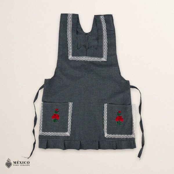 Mexican embroidered apron made of essential cotton, handmade kitchen apron featuring traditional floral embroidery inspired by Mexican craftsmanship