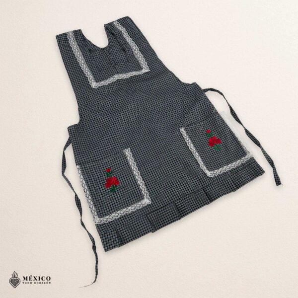 Mexican embroidered apron made of essential cotton, handmade kitchen apron featuring traditional floral embroidery inspired by Mexican craftsmanship