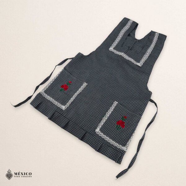 Mexican embroidered apron made of essential cotton, handmade kitchen apron featuring traditional floral embroidery inspired by Mexican craftsmanship