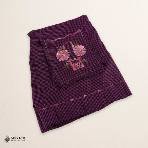 Mexican embroidered apron made of essential cotton, handmade kitchen apron featuring traditional floral embroidery inspired by Mexican craftsmanship