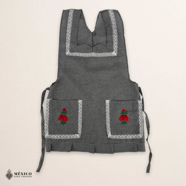 Mexican embroidered apron made of essential cotton, handmade kitchen apron featuring traditional floral embroidery inspired by Mexican craftsmanship