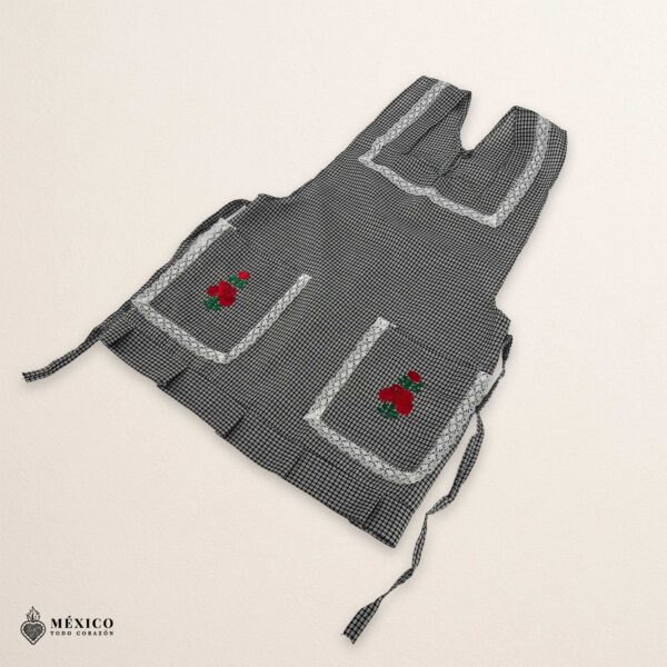 Mexican embroidered apron made of essential cotton, handmade kitchen apron featuring traditional floral embroidery inspired by Mexican craftsmanship