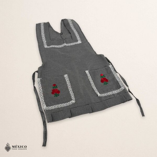 Mexican embroidered apron made of essential cotton, handmade kitchen apron featuring traditional floral embroidery inspired by Mexican craftsmanship