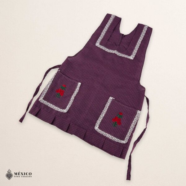 Mexican embroidered apron made of essential cotton, handmade kitchen apron featuring traditional floral embroidery inspired by Mexican craftsmanship