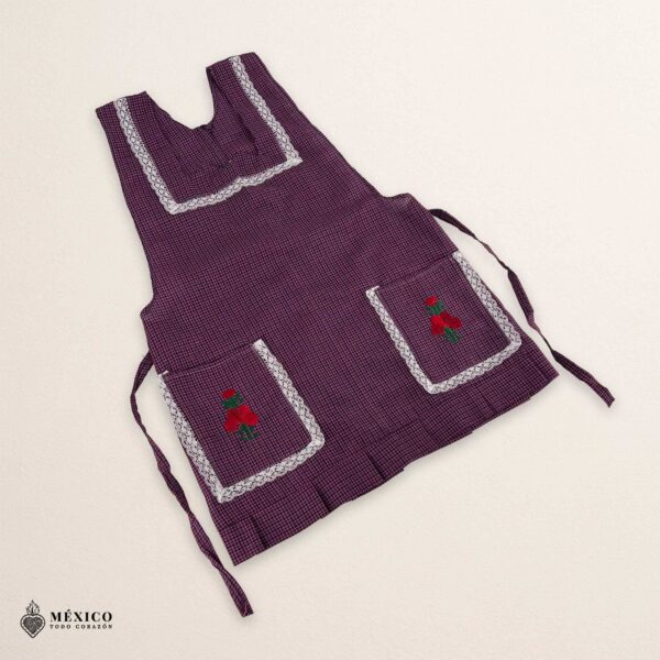 Mexican embroidered apron made of essential cotton, handmade kitchen apron featuring traditional floral embroidery inspired by Mexican craftsmanship