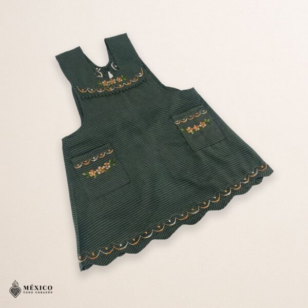 Green Mexican embroidered apron made of essential cotton, handmade kitchen apron with colorful floral design inspired by traditional Mexican embroidery