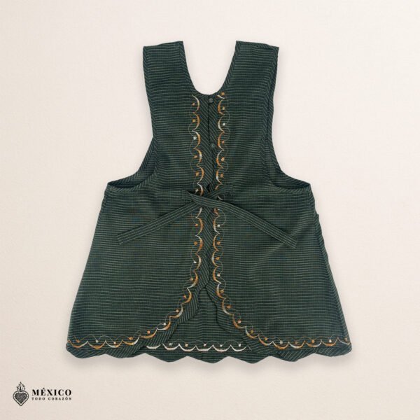 Green Mexican embroidered apron made of essential cotton, handmade kitchen apron with colorful floral design inspired by traditional Mexican embroidery