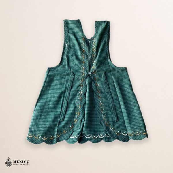 Green Mexican embroidered apron made of essential cotton, handmade kitchen apron with colorful floral design inspired by traditional Mexican embroidery