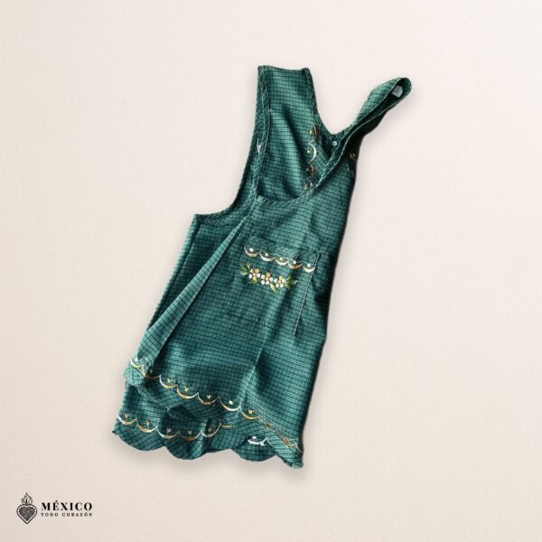 Green Mexican embroidered apron made of essential cotton, handmade kitchen apron with colorful floral design inspired by traditional Mexican embroidery