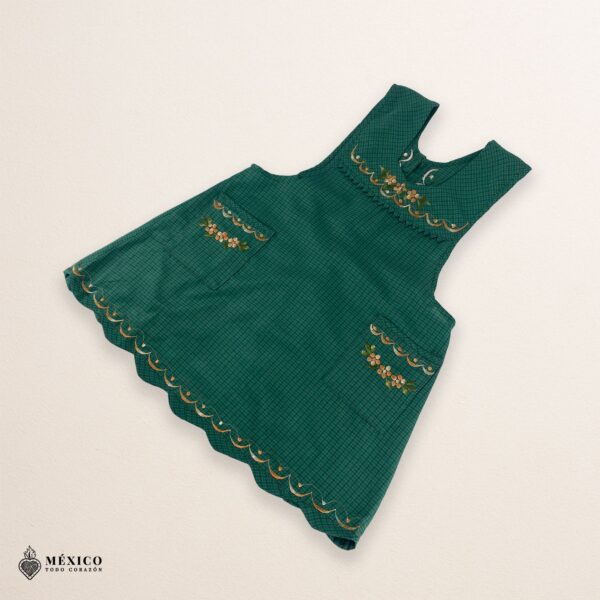 Green Mexican embroidered apron made of essential cotton, handmade kitchen apron with colorful floral design inspired by traditional Mexican embroidery