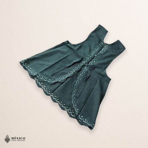 Green Mexican embroidered apron made of essential cotton, handmade kitchen apron with colorful floral design inspired by traditional Mexican embroidery